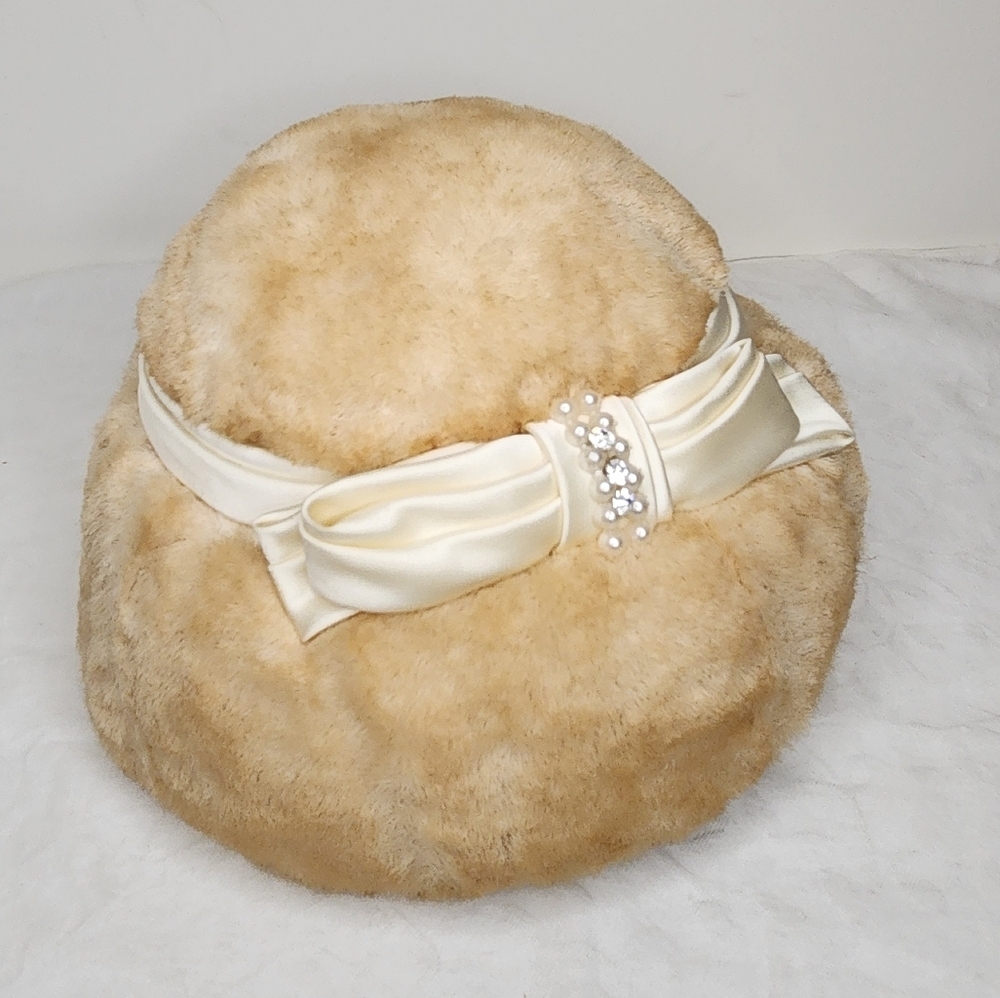 Antique Cream Wool Silk Cloche Hat